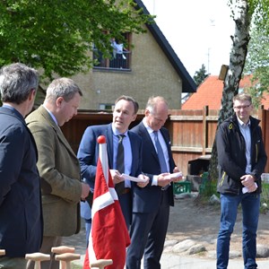 Borgmester Allan S. Andersen takkede Københavns Lufthavne, Plant Et Træ og kronprinsen for donationen af mere end 100 træer til kommunen samt læringsmaterialer til kommunens børneinstitutioner.