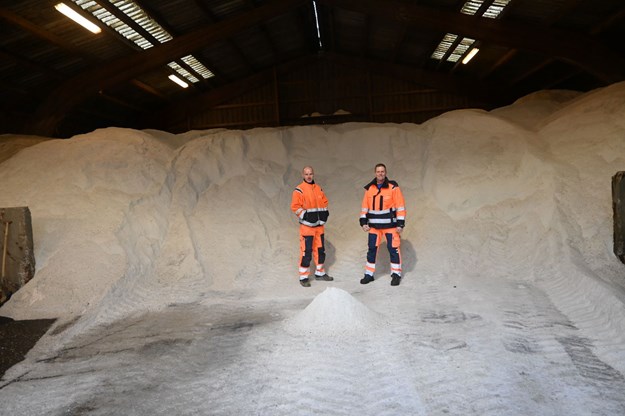 Der er masser af salt på lager til at salte Tårnbys veje. Der kan være 600 tons salt på dette lager.